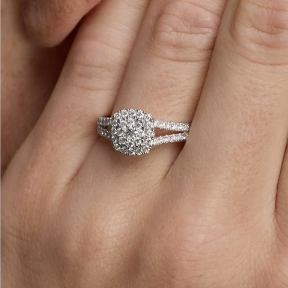 Halo 1/2 ct lab created diamonds set in 925 sterling silver split shank